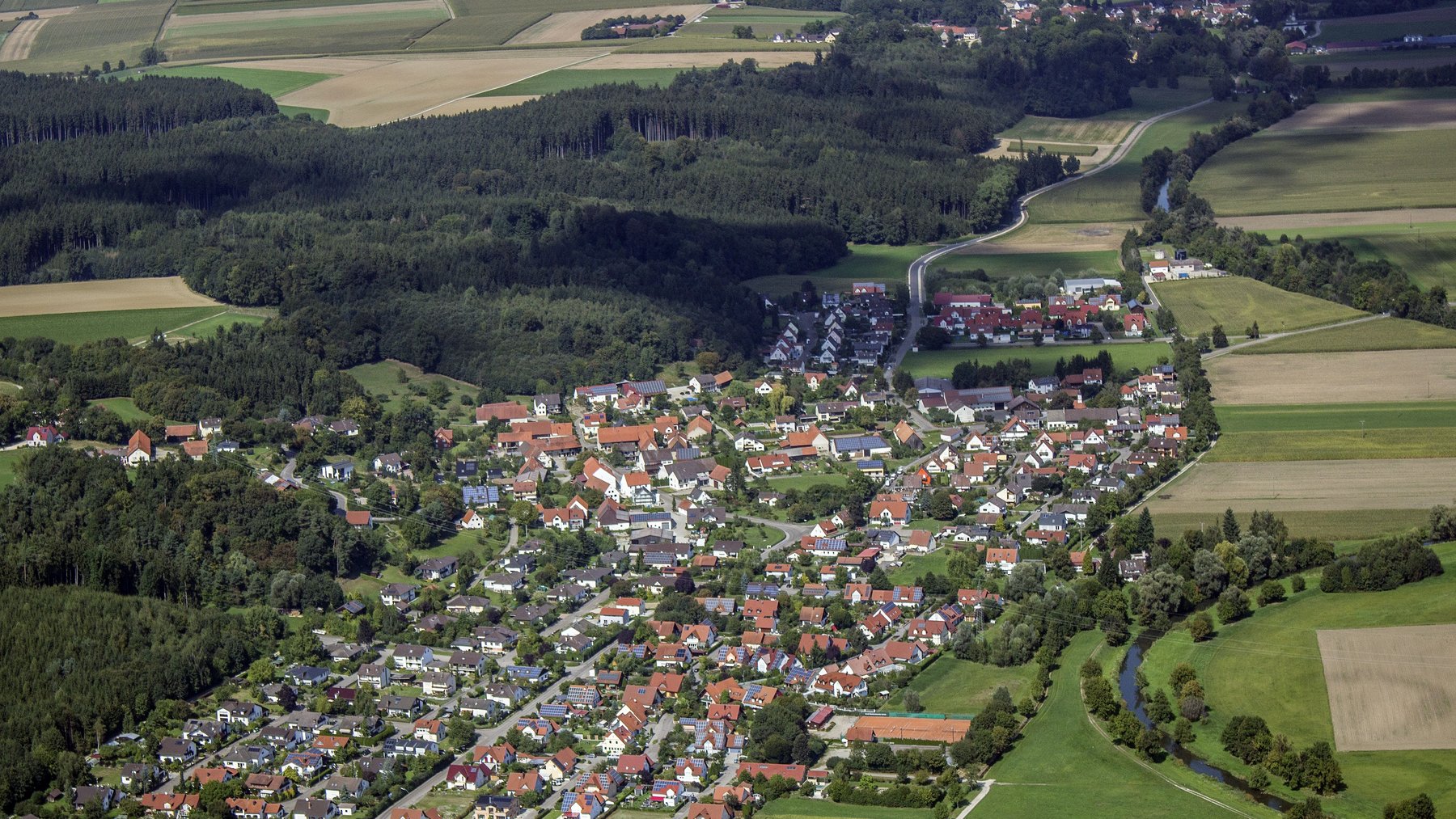 Luftaufnahme der Gemeinde Kühlenthal